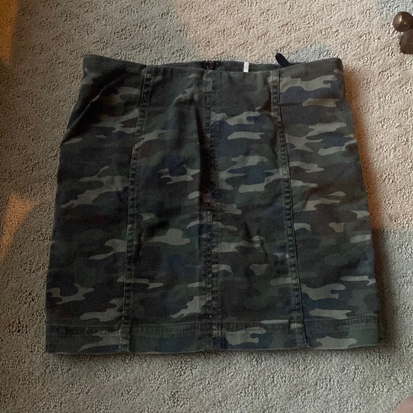 Size medium Free People Camo Skirt - Picture 1 of 3